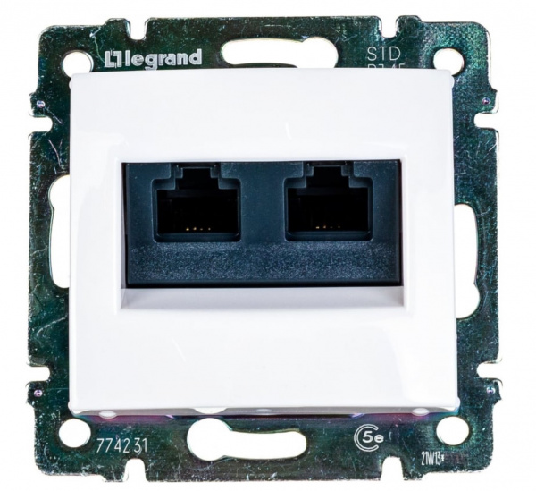 Розетка 2×RJ45 Кат.5e UTP Valena (белая) на захватах Фото Розетка 2×RJ45 Кат.5e UTP Valena (белая) на захватах Фото